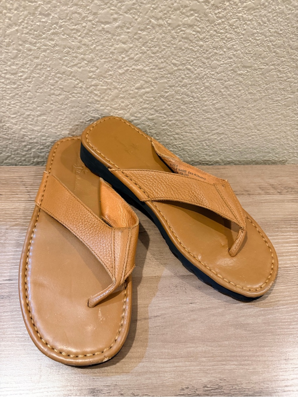 Tommy Bahama Mahogany San Romano Men's Tan Leather Thong Sandals